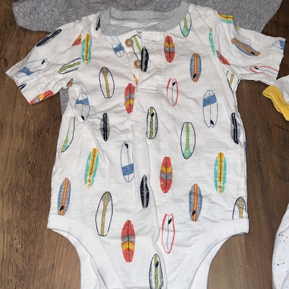 Bundle of Garanimal bodysuits size 12 months - Picture 6 of 9
